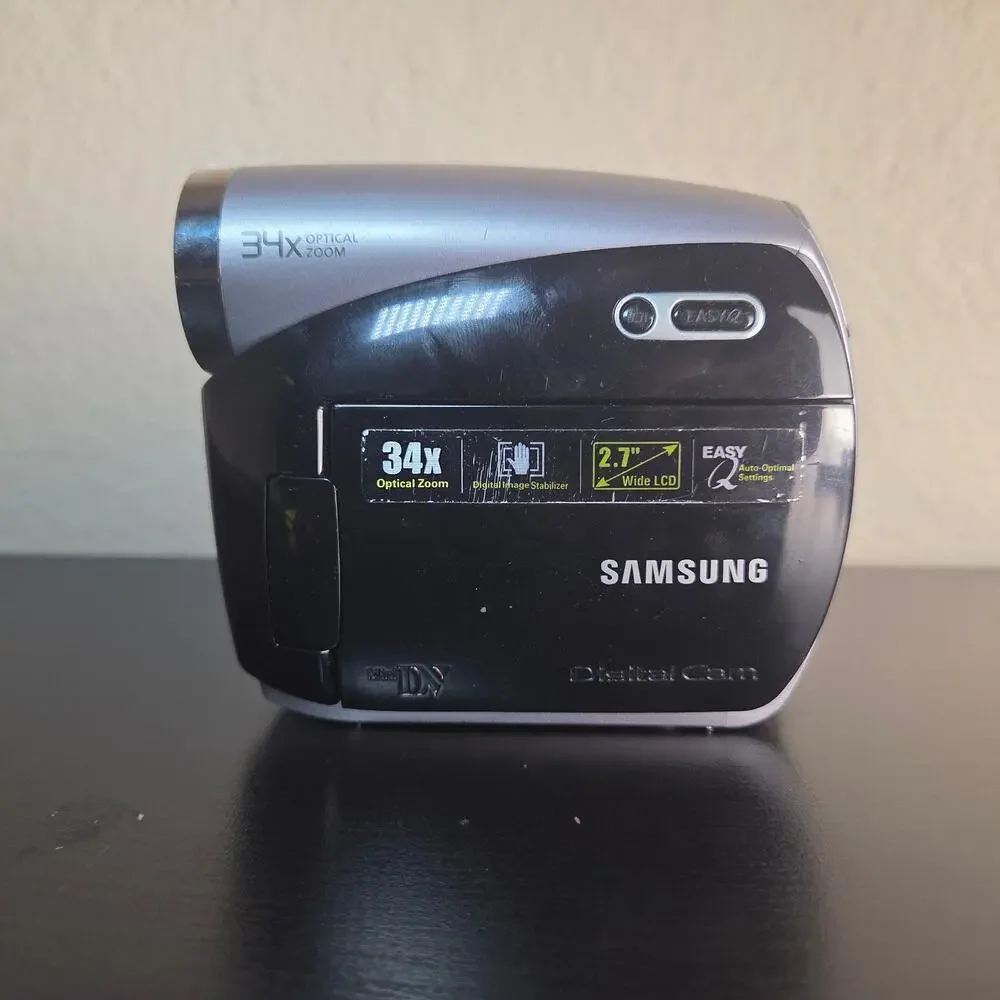 Samsung SC-D382 MiniDV Camcorder with 34x Optical Zoom + Charger & Battery